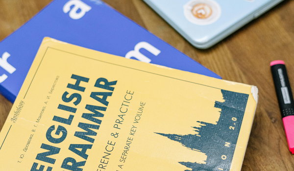 Gönen’de Konuşma Odaklı İngilizce Eğitimi: Teoriden Pratiğe Dil Edinimi